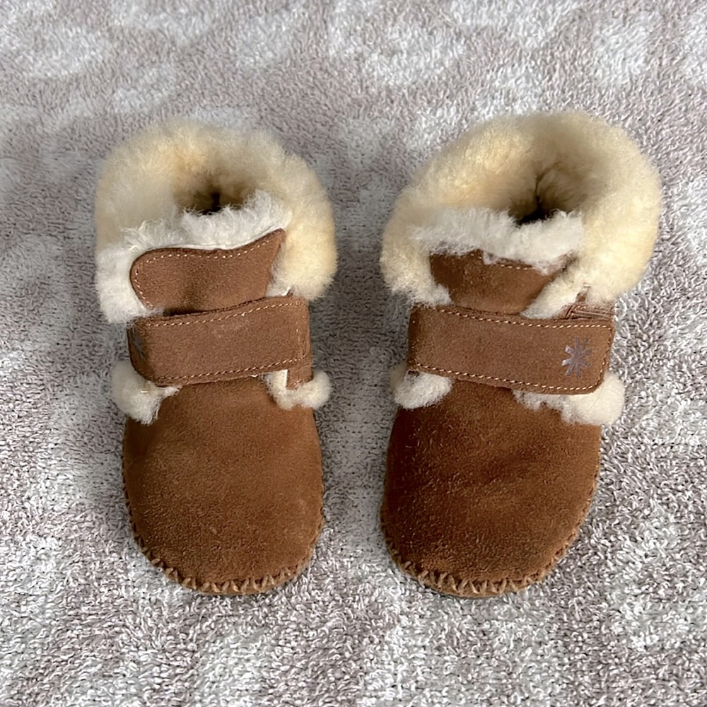 LLBean Toddler Wicked Good Slippers size 5/6